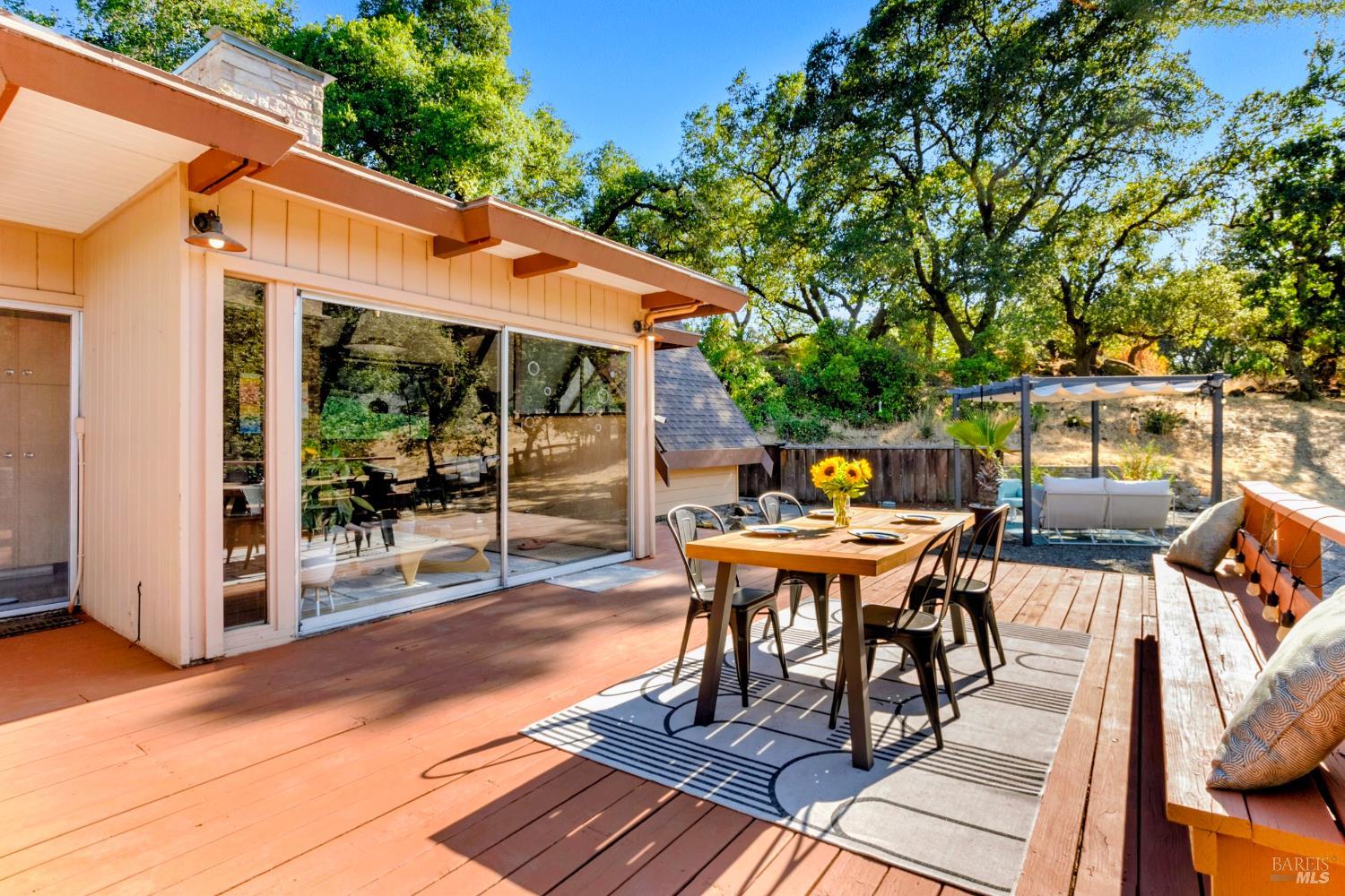 Detail Gallery Image 21 of 52 For 2140 Hyland Ct, Santa Rosa,  CA 95404 - 3 Beds | 2 Baths