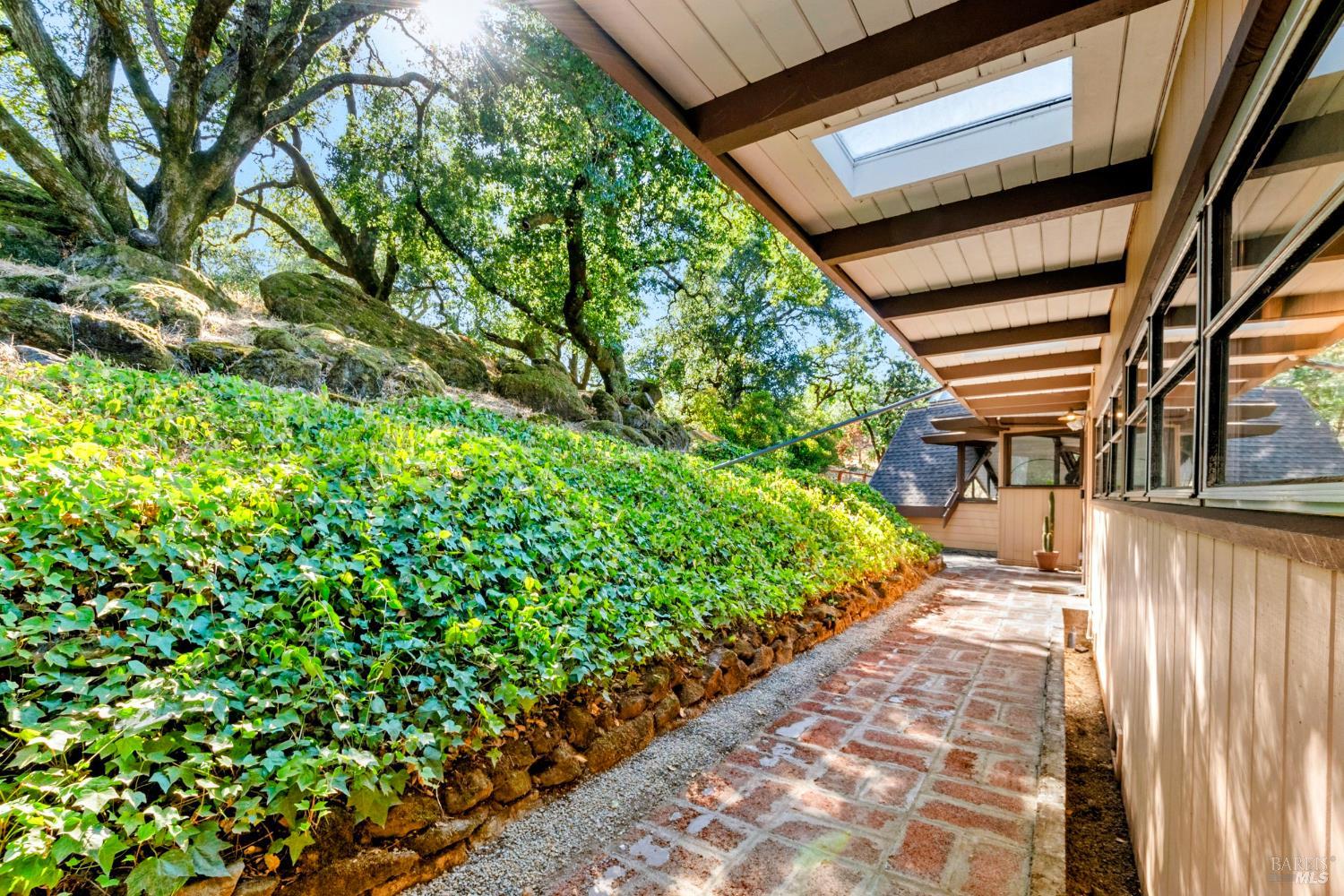 Detail Gallery Image 8 of 52 For 2140 Hyland Ct, Santa Rosa,  CA 95404 - 3 Beds | 2 Baths