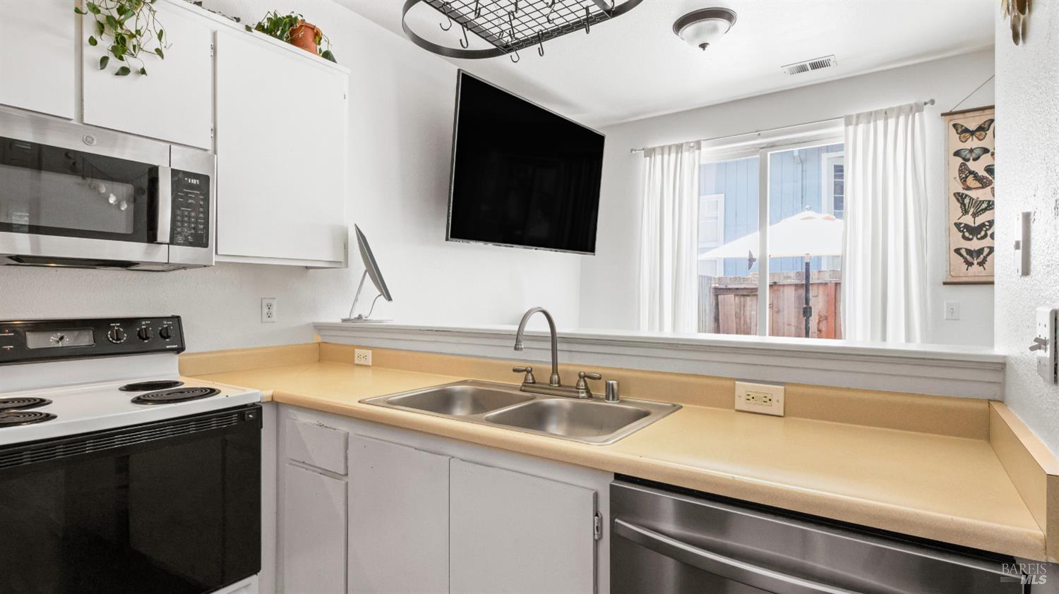 Detail Gallery Image 11 of 20 For 1532 Pinebrook Pl, Santa Rosa,  CA 95403 - 2 Beds | 1/1 Baths