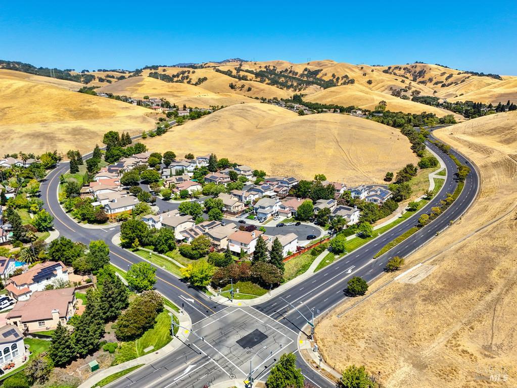 Detail Gallery Image 37 of 40 For 2432 Skyview Cir, Fairfield,  CA 94534 - 4 Beds | 2/1 Baths