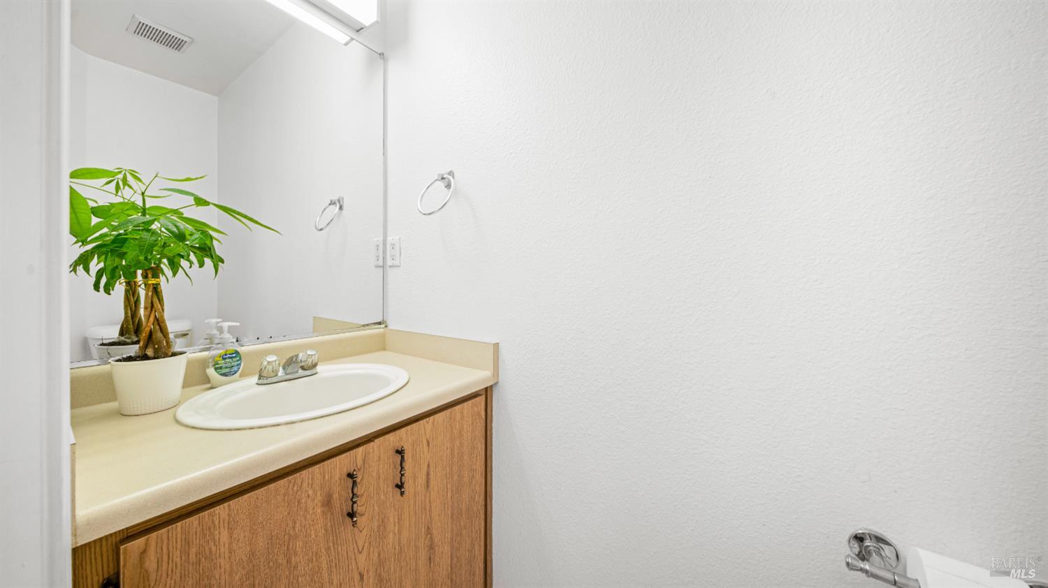 Detail Gallery Image 12 of 20 For 1532 Pinebrook Pl, Santa Rosa,  CA 95403 - 2 Beds | 1/1 Baths