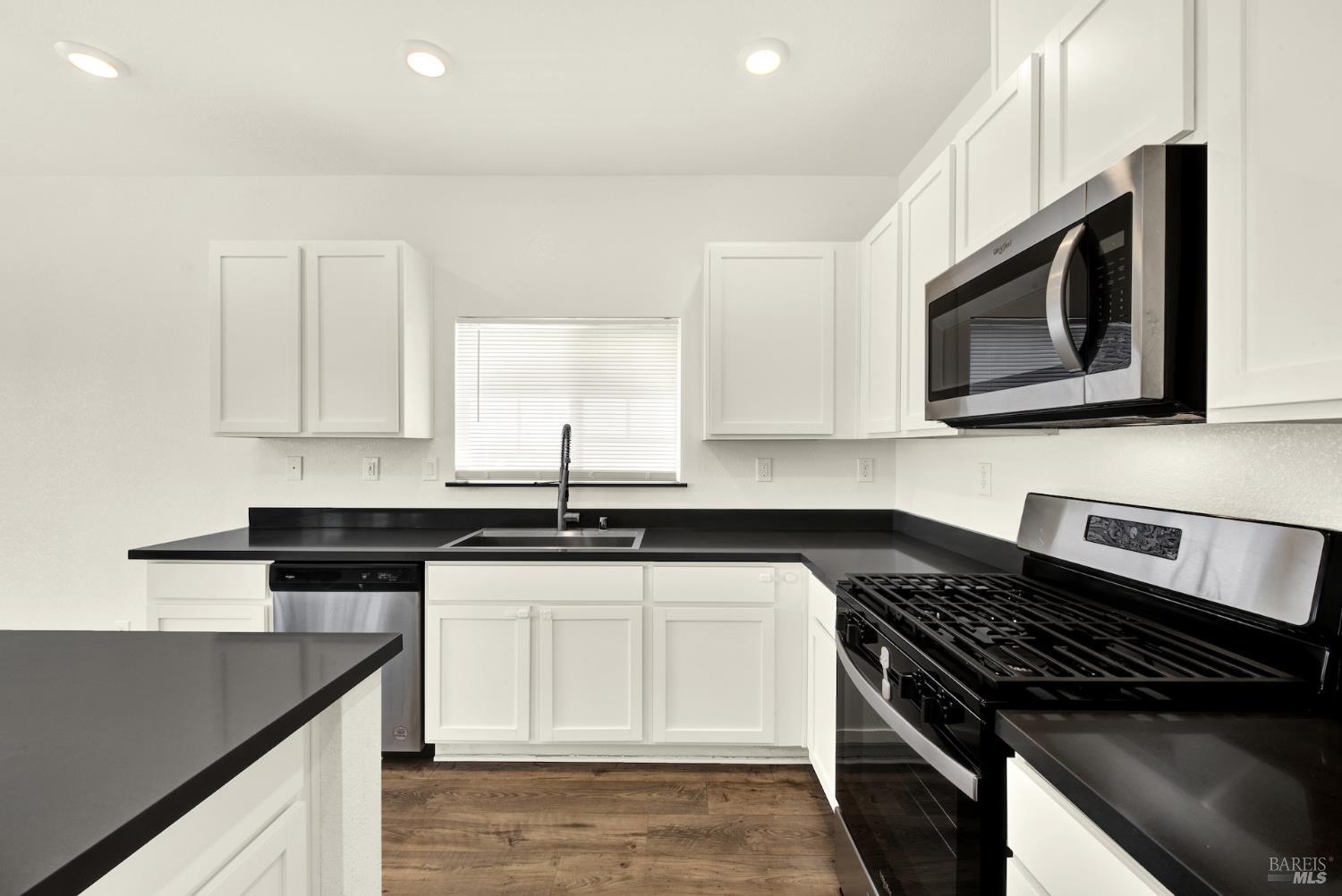 Detail Gallery Image 25 of 62 For 635 Songbird Way, Dixon,  CA 95620 - 4 Beds | 2 Baths