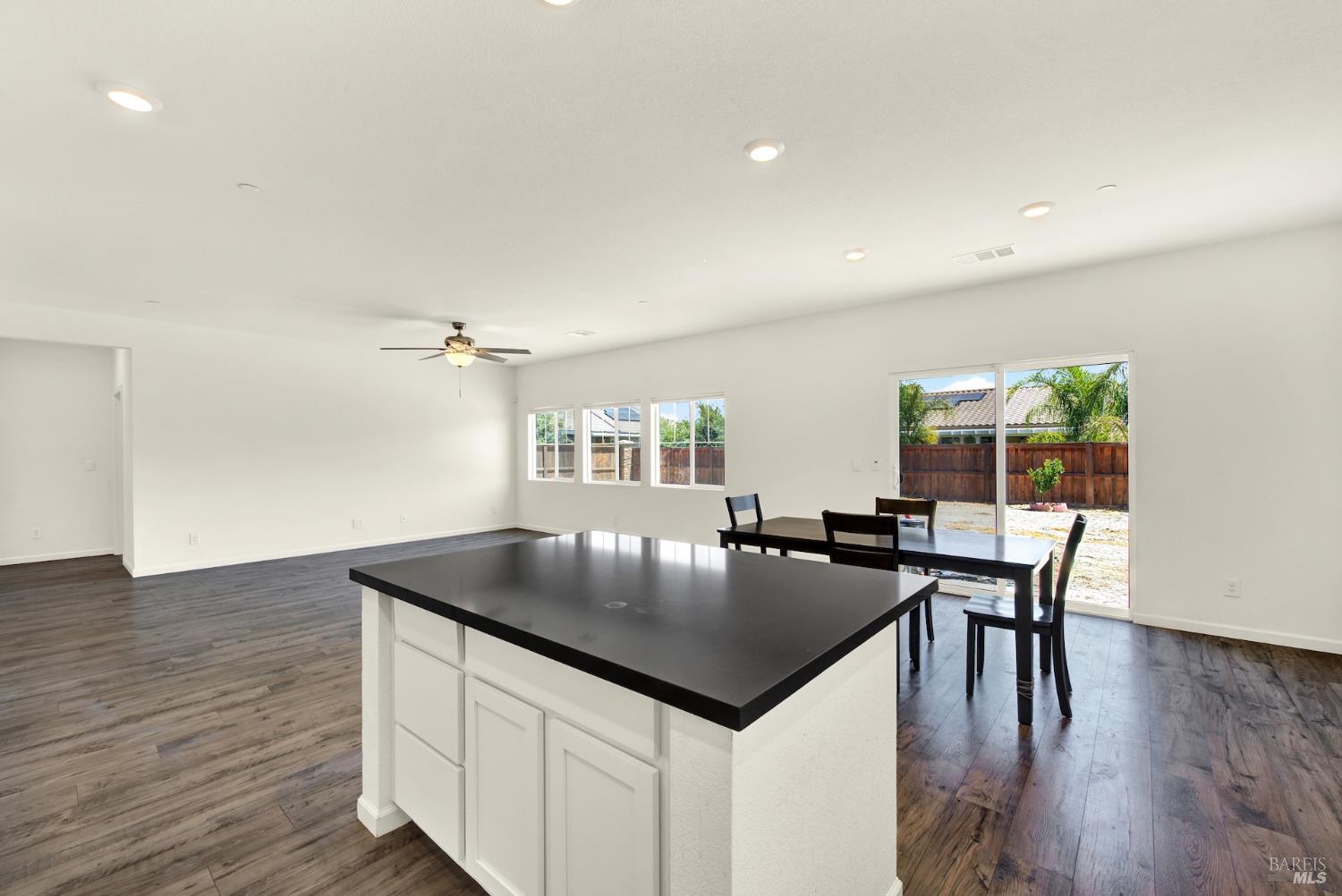 Detail Gallery Image 27 of 62 For 635 Songbird Way, Dixon,  CA 95620 - 4 Beds | 2 Baths