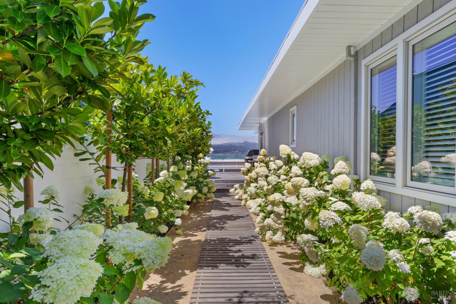 Detail Gallery Image 43 of 70 For 27 West Shore Rd, Belvedere,  CA 94920 - 4 Beds | 2/1 Baths