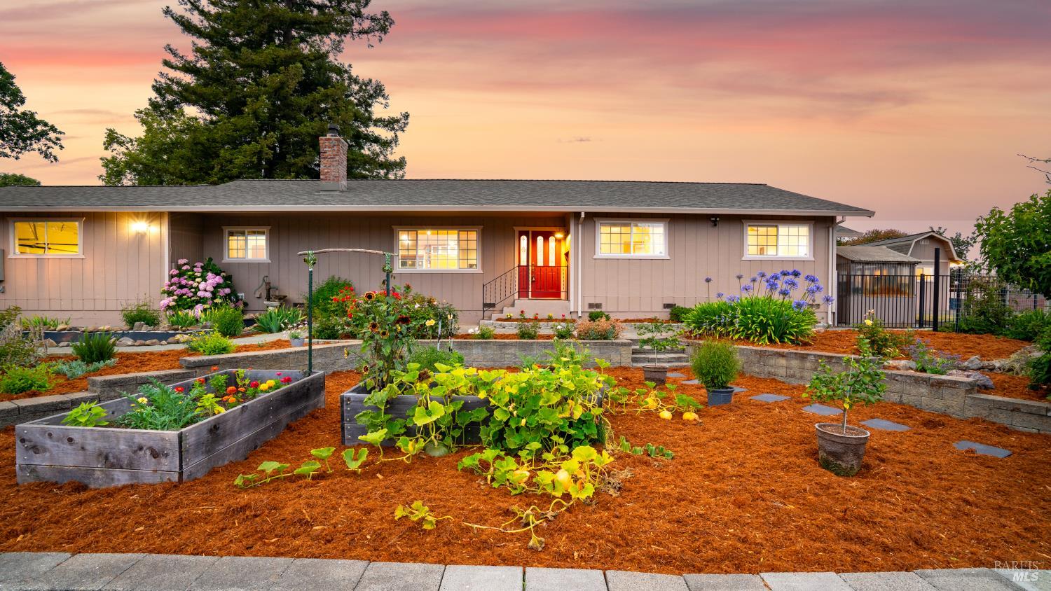 Detail Gallery Image 8 of 53 For 4175 Woodworth Rd, Sebastopol,  CA 95472 - 3 Beds | 2 Baths