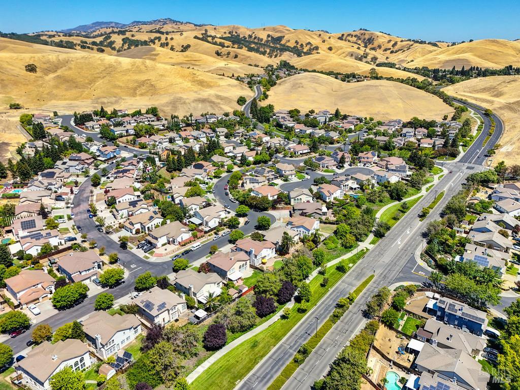 Detail Gallery Image 38 of 40 For 2432 Skyview Cir, Fairfield,  CA 94534 - 4 Beds | 2/1 Baths