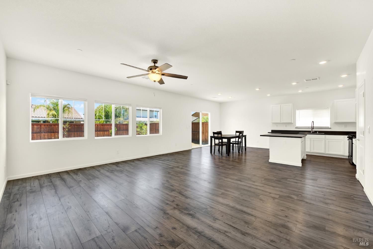 Detail Gallery Image 14 of 62 For 635 Songbird Way, Dixon,  CA 95620 - 4 Beds | 2 Baths
