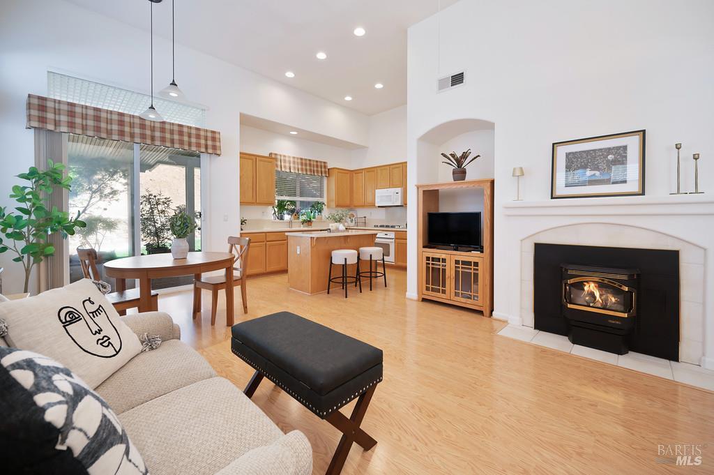 Detail Gallery Image 10 of 40 For 2432 Skyview Cir, Fairfield,  CA 94534 - 4 Beds | 2/1 Baths