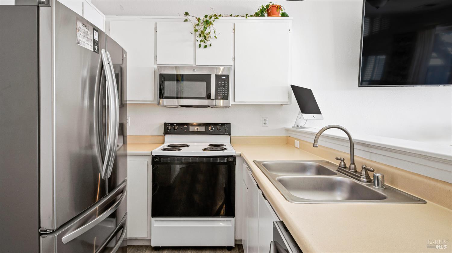Detail Gallery Image 10 of 20 For 1532 Pinebrook Pl, Santa Rosa,  CA 95403 - 2 Beds | 1/1 Baths