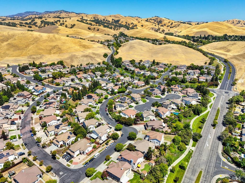 Detail Gallery Image 39 of 40 For 2432 Skyview Cir, Fairfield,  CA 94534 - 4 Beds | 2/1 Baths