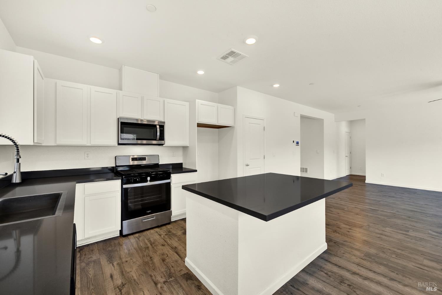 Detail Gallery Image 28 of 62 For 635 Songbird Way, Dixon,  CA 95620 - 4 Beds | 2 Baths