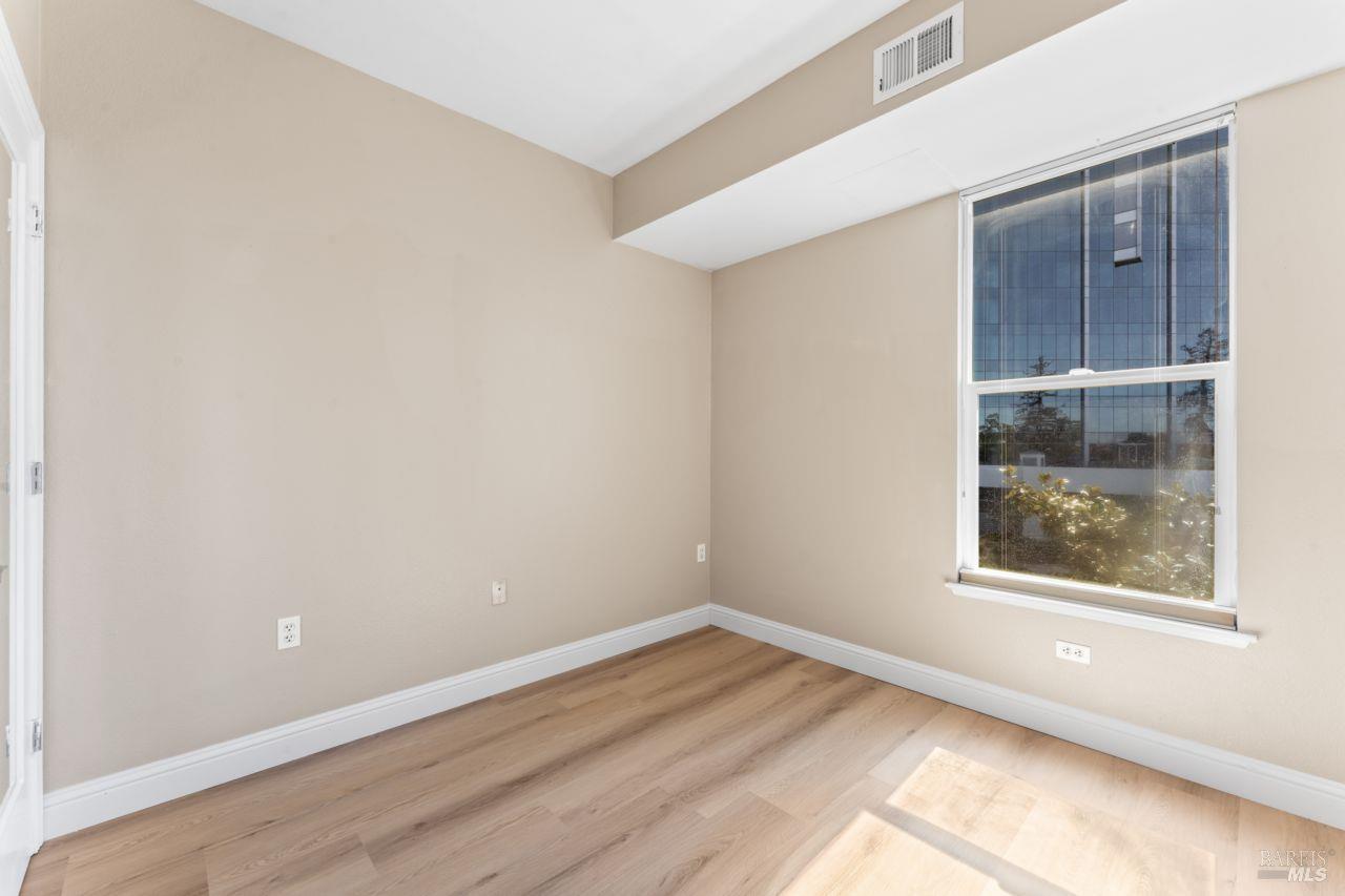Detail Gallery Image 6 of 29 For 655 12th St #311,  Oakland,  CA 94607 - 2 Beds | 2 Baths