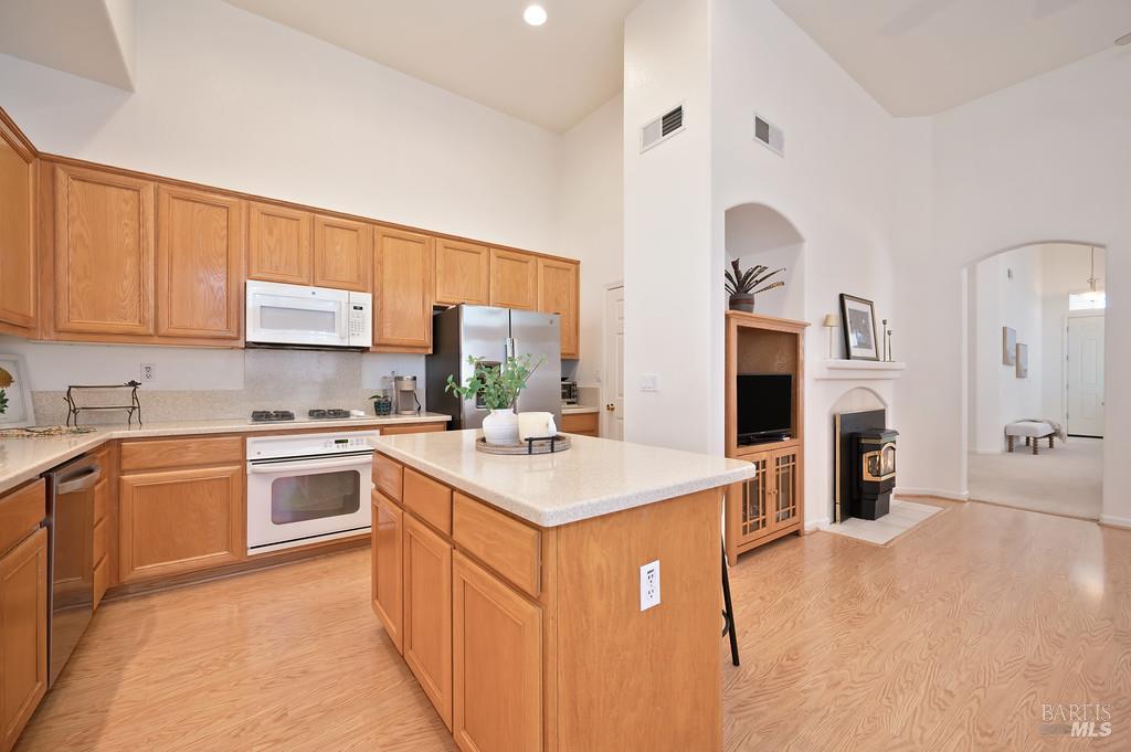 Detail Gallery Image 14 of 40 For 2432 Skyview Cir, Fairfield,  CA 94534 - 4 Beds | 2/1 Baths