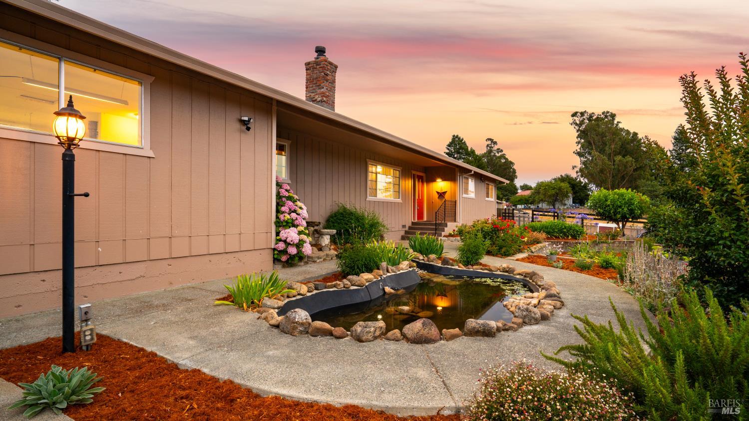 Detail Gallery Image 4 of 53 For 4175 Woodworth Rd, Sebastopol,  CA 95472 - 3 Beds | 2 Baths