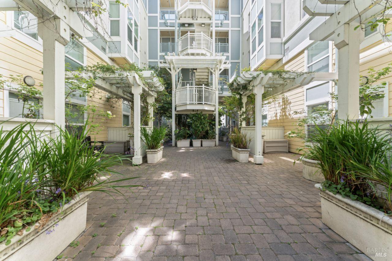 Detail Gallery Image 1 of 29 For 655 12th St #311,  Oakland,  CA 94607 - 2 Beds | 2 Baths