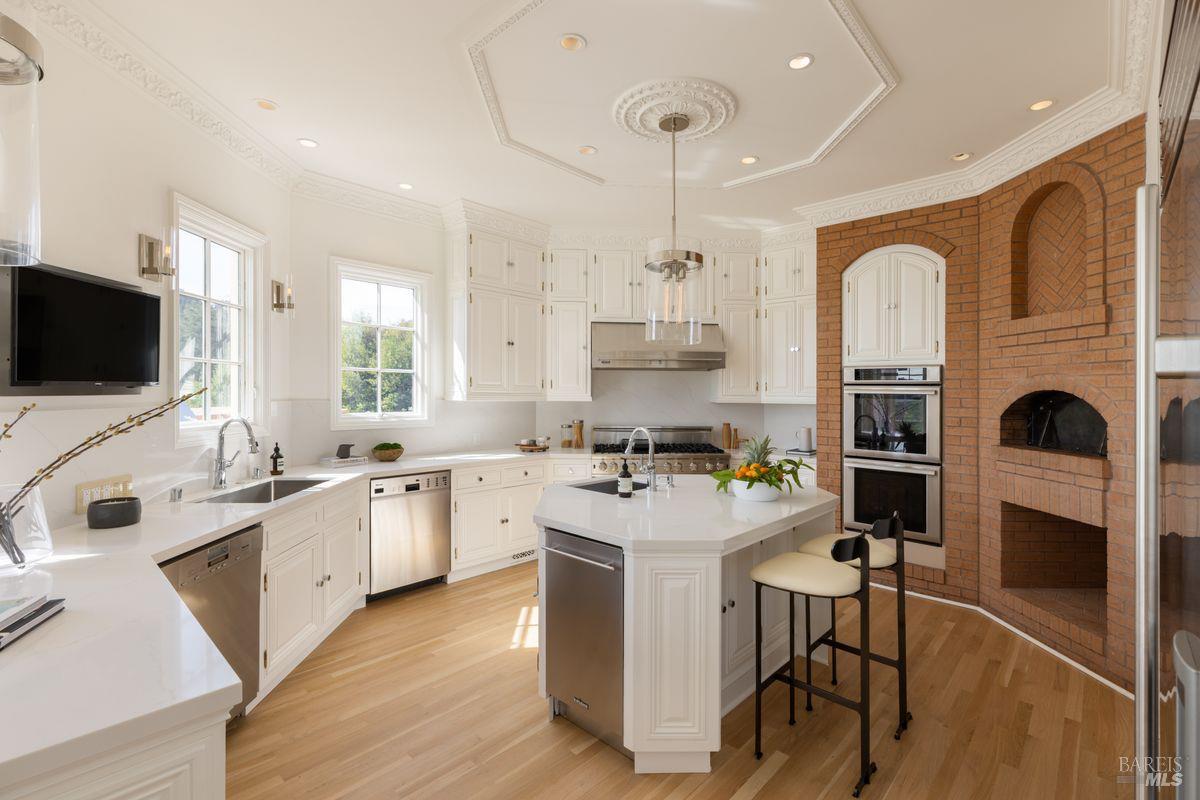 Detail Gallery Image 10 of 59 For 27 Upper Rd, Ross,  CA 94957 - 8 Beds | 8/1 Baths