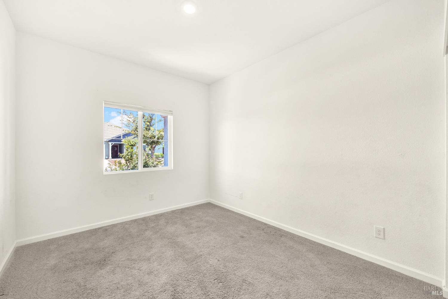 Detail Gallery Image 32 of 62 For 635 Songbird Way, Dixon,  CA 95620 - 4 Beds | 2 Baths