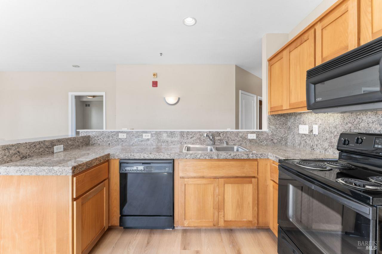 Detail Gallery Image 9 of 29 For 655 12th St #311,  Oakland,  CA 94607 - 2 Beds | 2 Baths