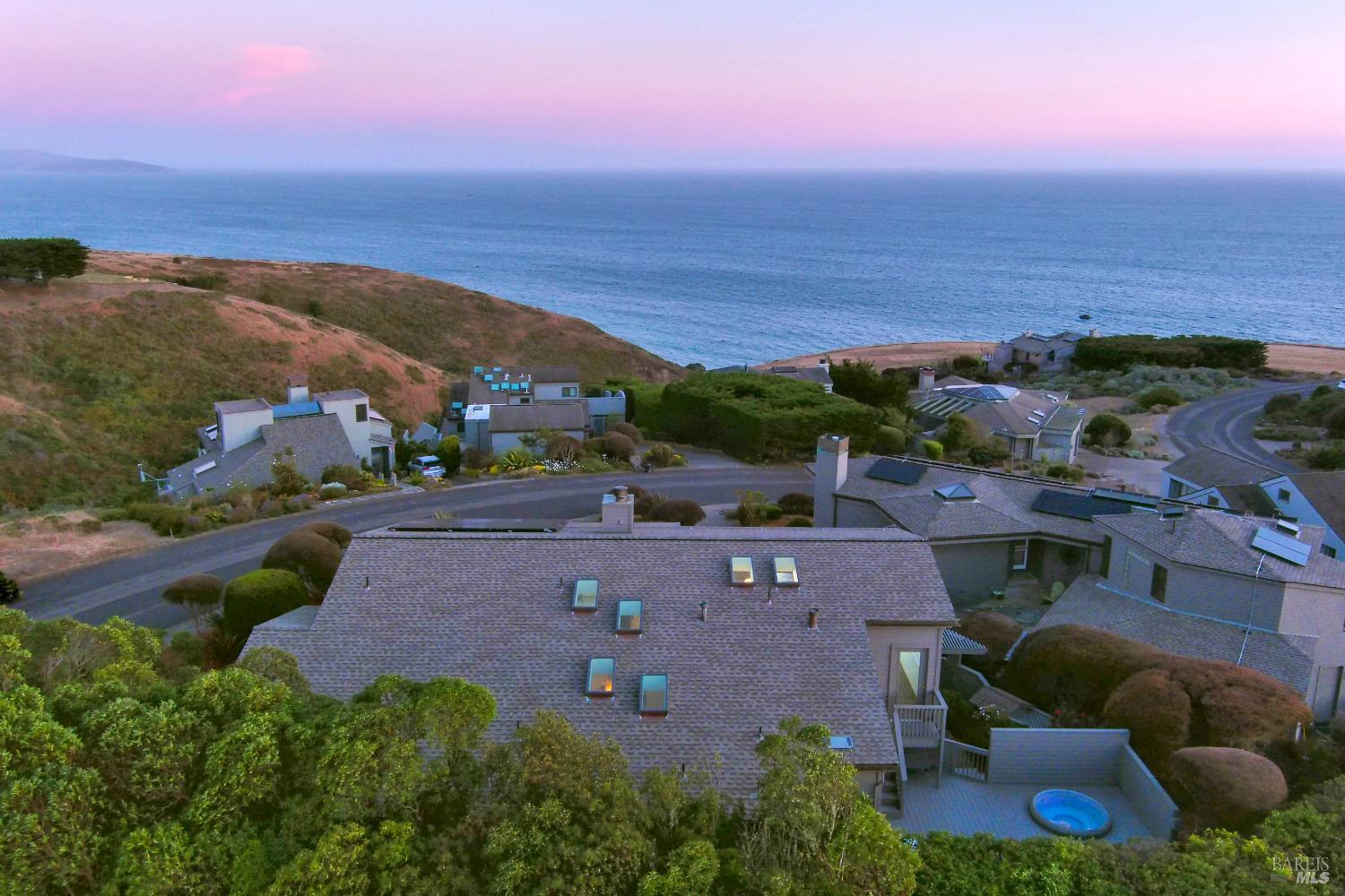Detail Gallery Image 3 of 58 For 590 Swan Dr, Bodega Bay,  CA 94923 - 3 Beds | 3 Baths