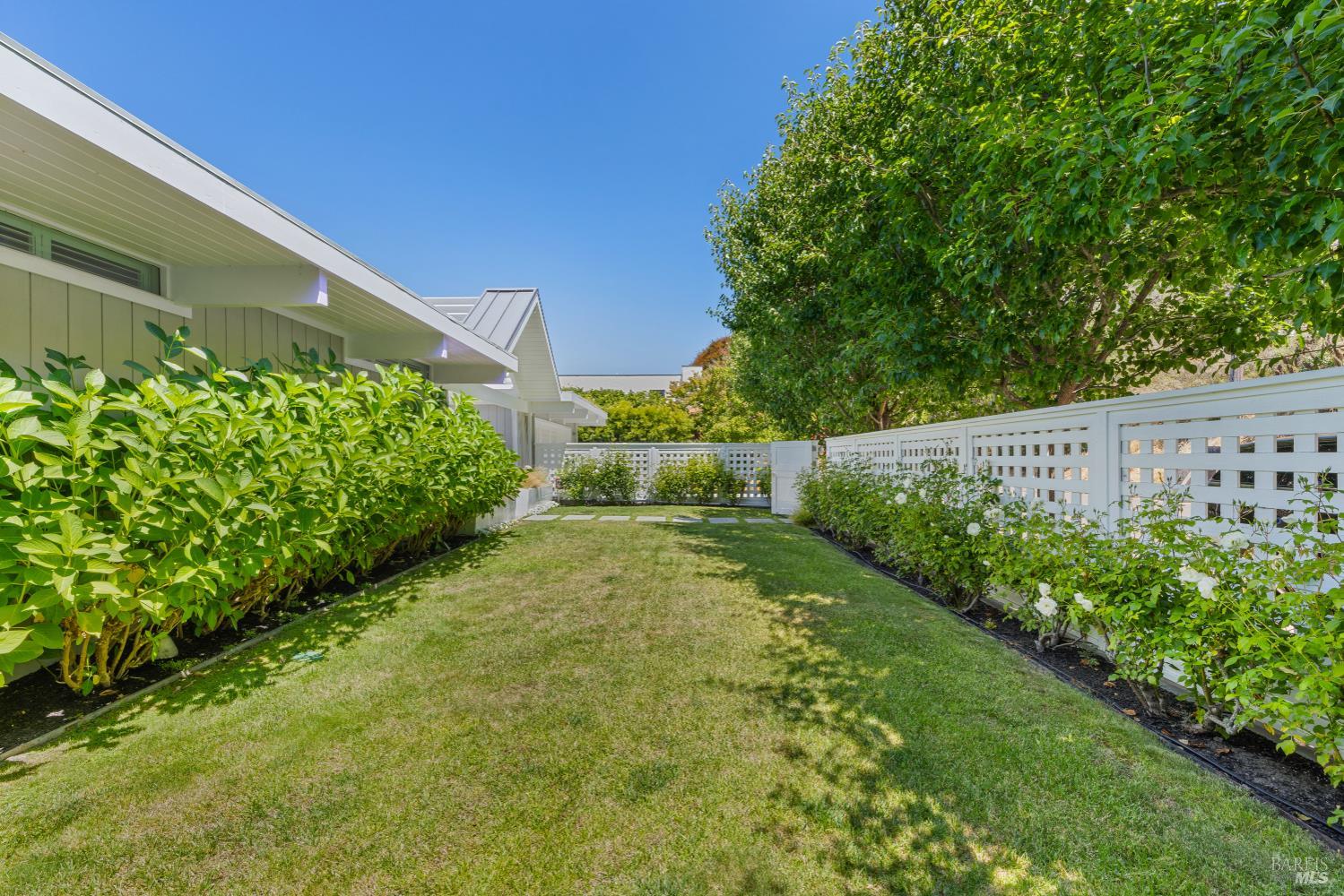 Detail Gallery Image 45 of 70 For 27 West Shore Rd, Belvedere,  CA 94920 - 4 Beds | 2/1 Baths