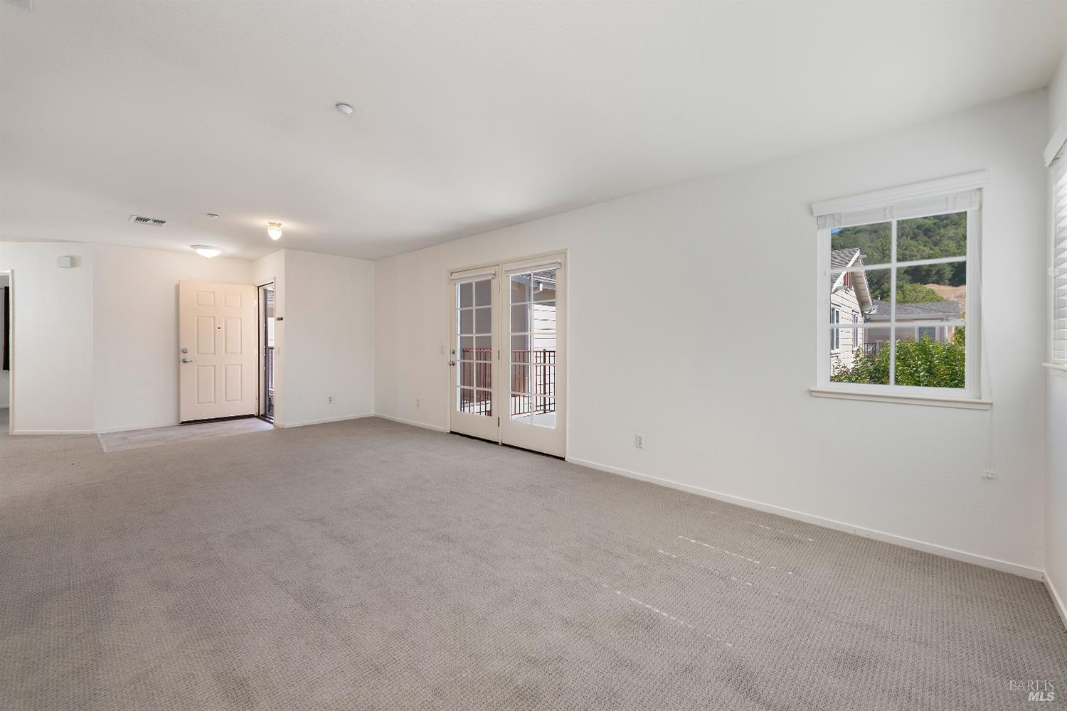 Detail Gallery Image 8 of 27 For 8 Oak Grove Dr #201,  Novato,  CA 94949 - 2 Beds | 1 Baths