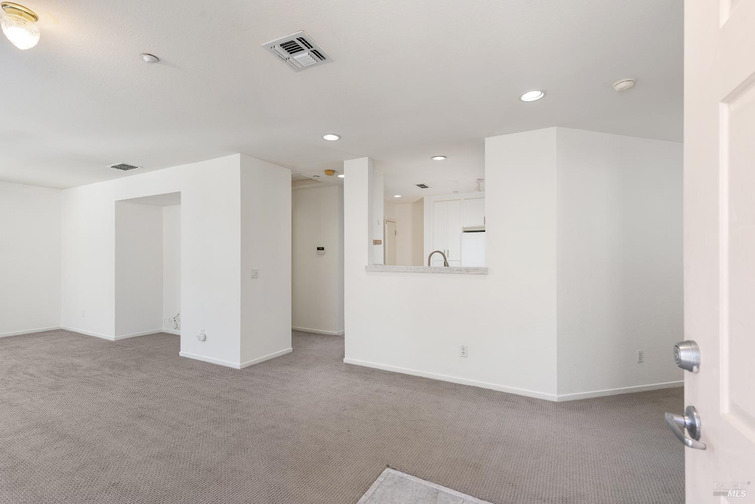 Detail Gallery Image 4 of 27 For 8 Oak Grove Dr #201,  Novato,  CA 94949 - 2 Beds | 1 Baths