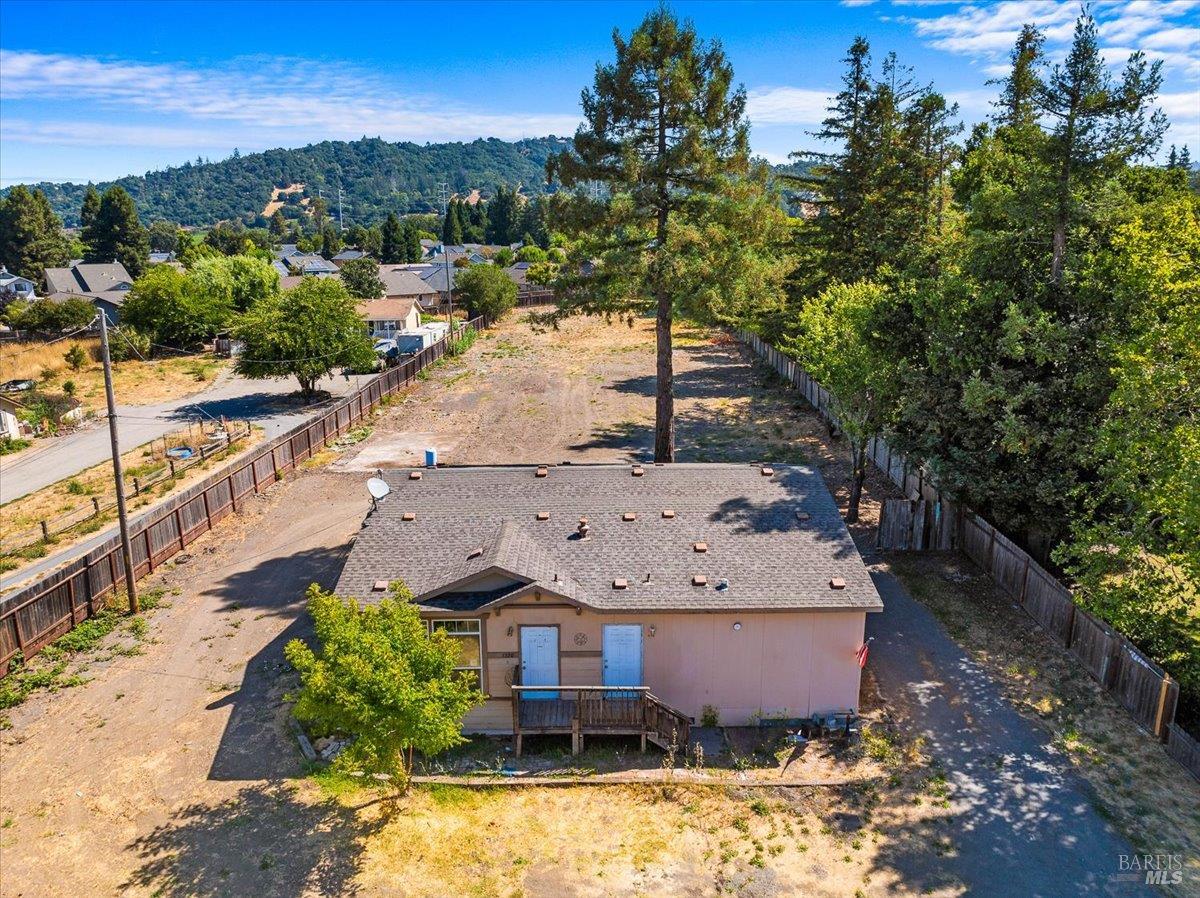 Detail Gallery Image 3 of 14 For 5320 Old Redwood Hwy, Santa Rosa,  CA 95403 - 3 Beds | 2 Baths