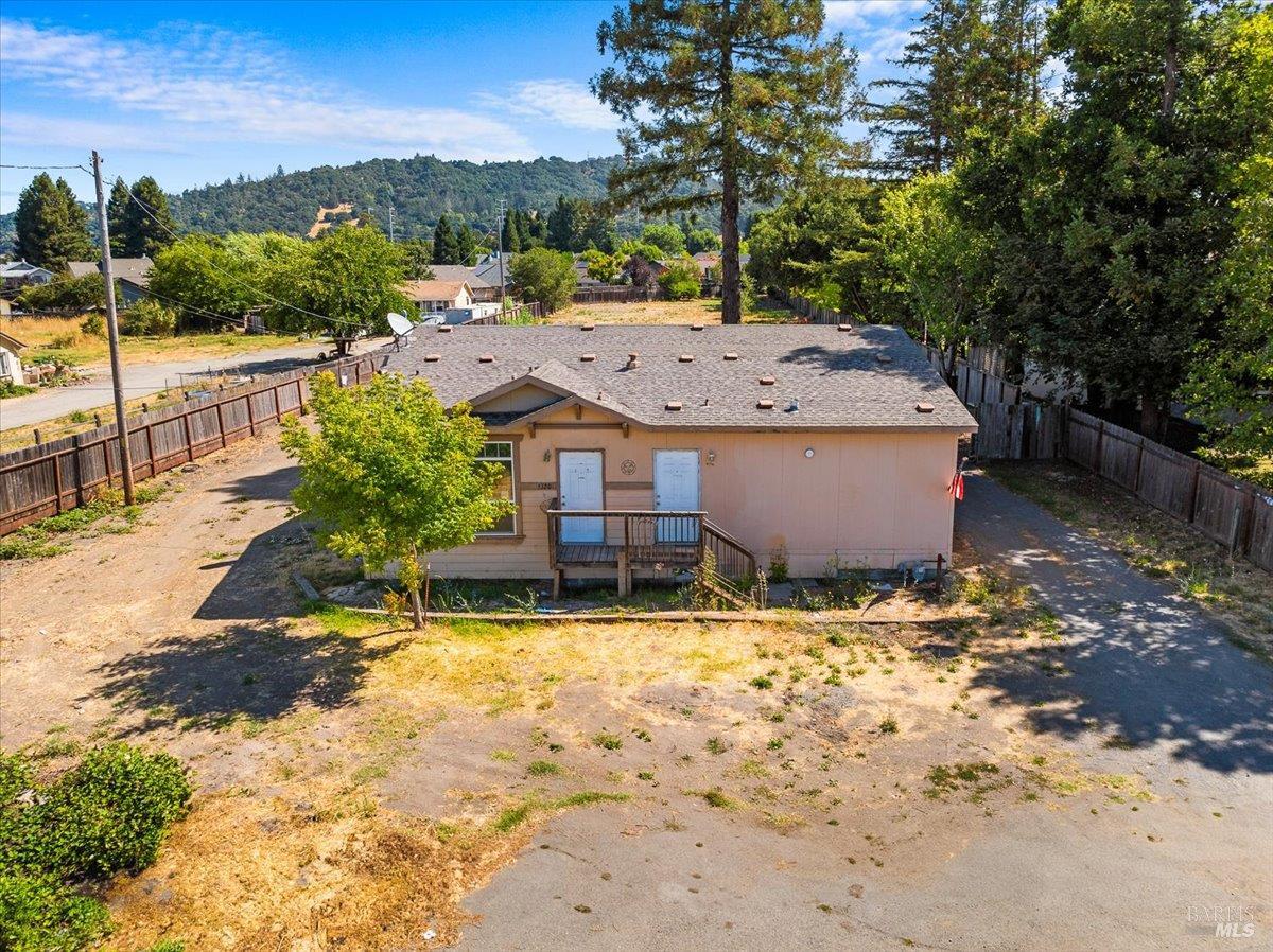 Detail Gallery Image 2 of 14 For 5320 Old Redwood Hwy, Santa Rosa,  CA 95403 - 3 Beds | 2 Baths
