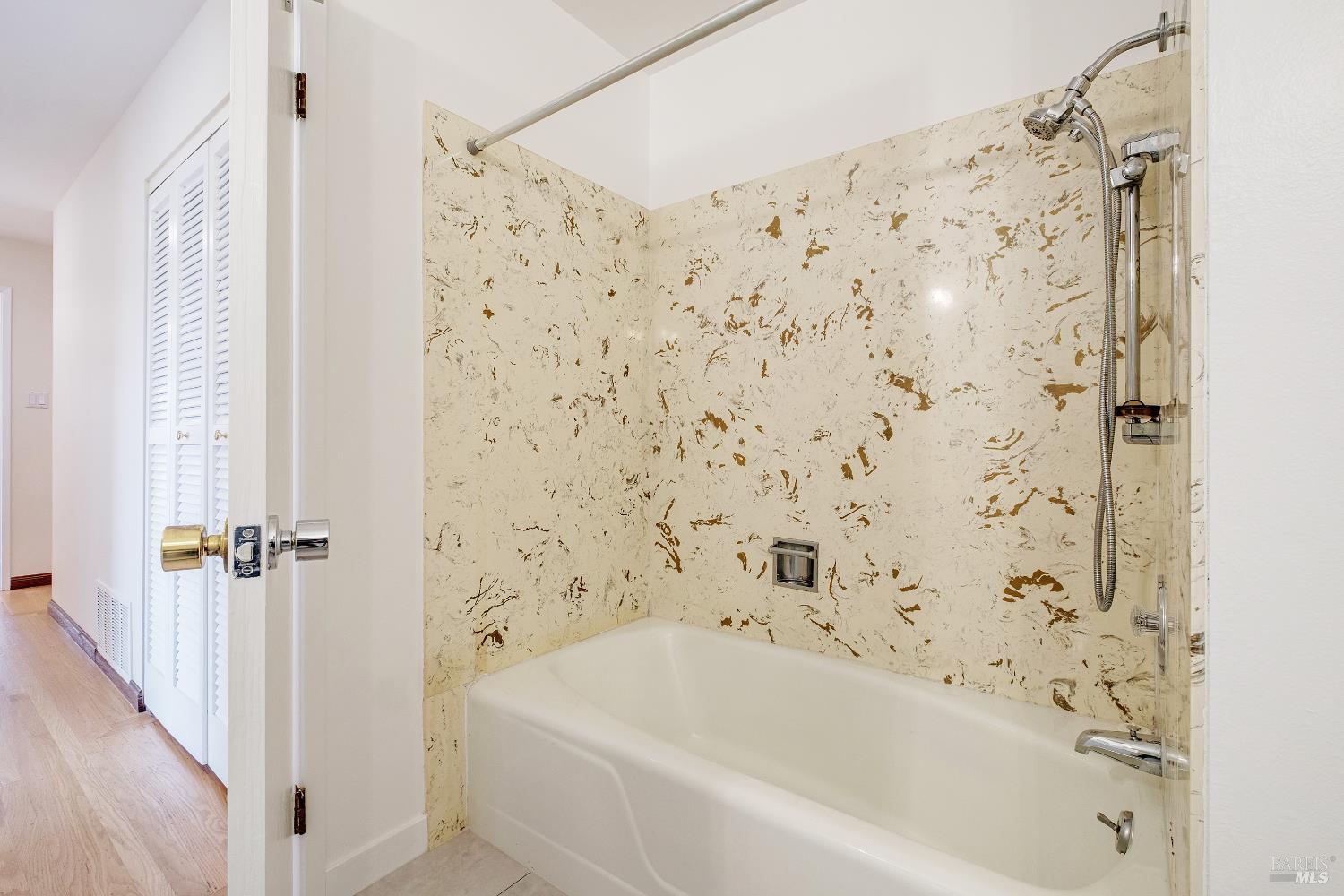 Detail Gallery Image 33 of 48 For 90 Geldert Dr, Tiburon,  CA 94920 - 3 Beds | 2/1 Baths