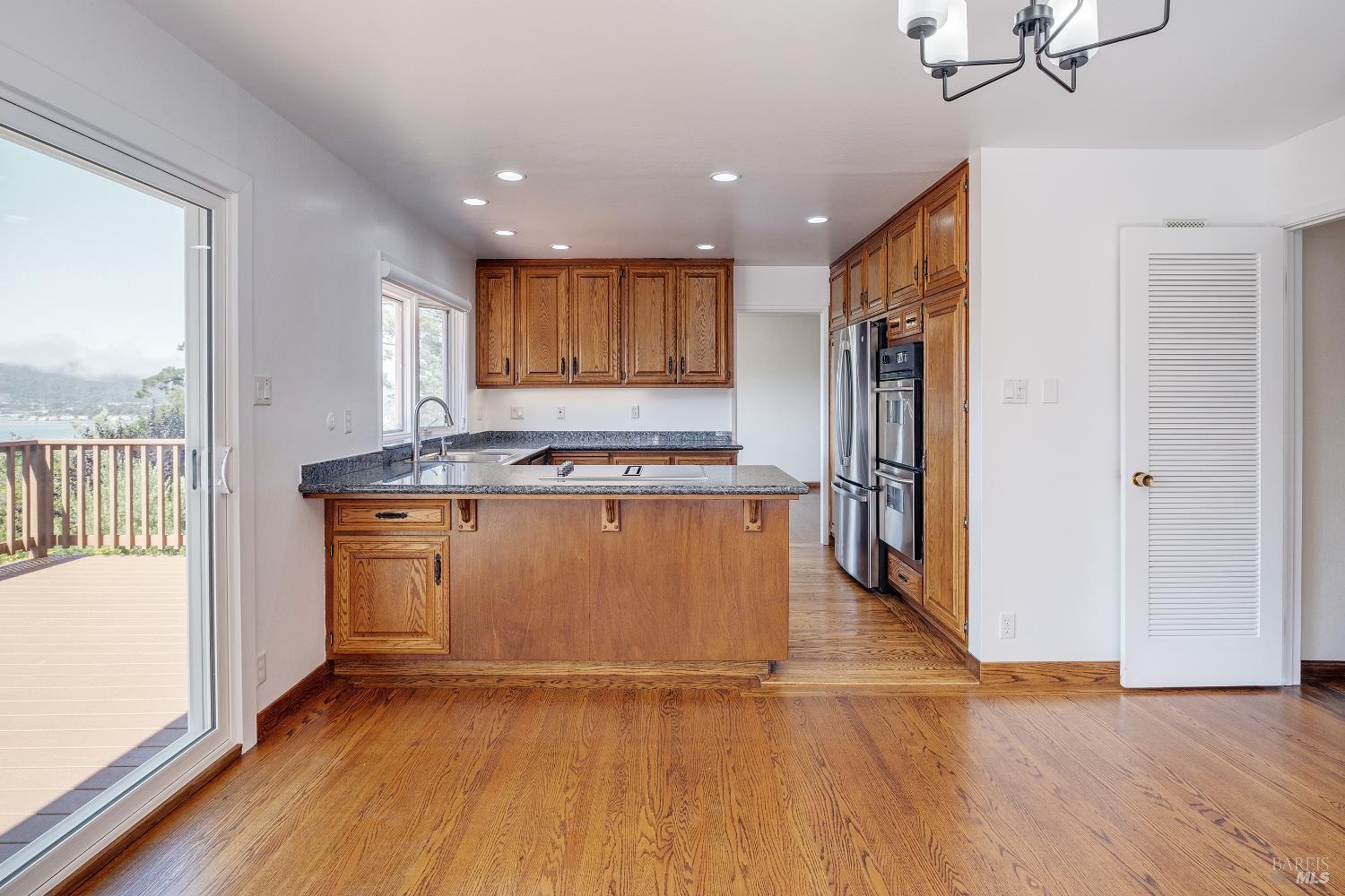 Detail Gallery Image 14 of 48 For 90 Geldert Dr, Tiburon,  CA 94920 - 3 Beds | 2/1 Baths