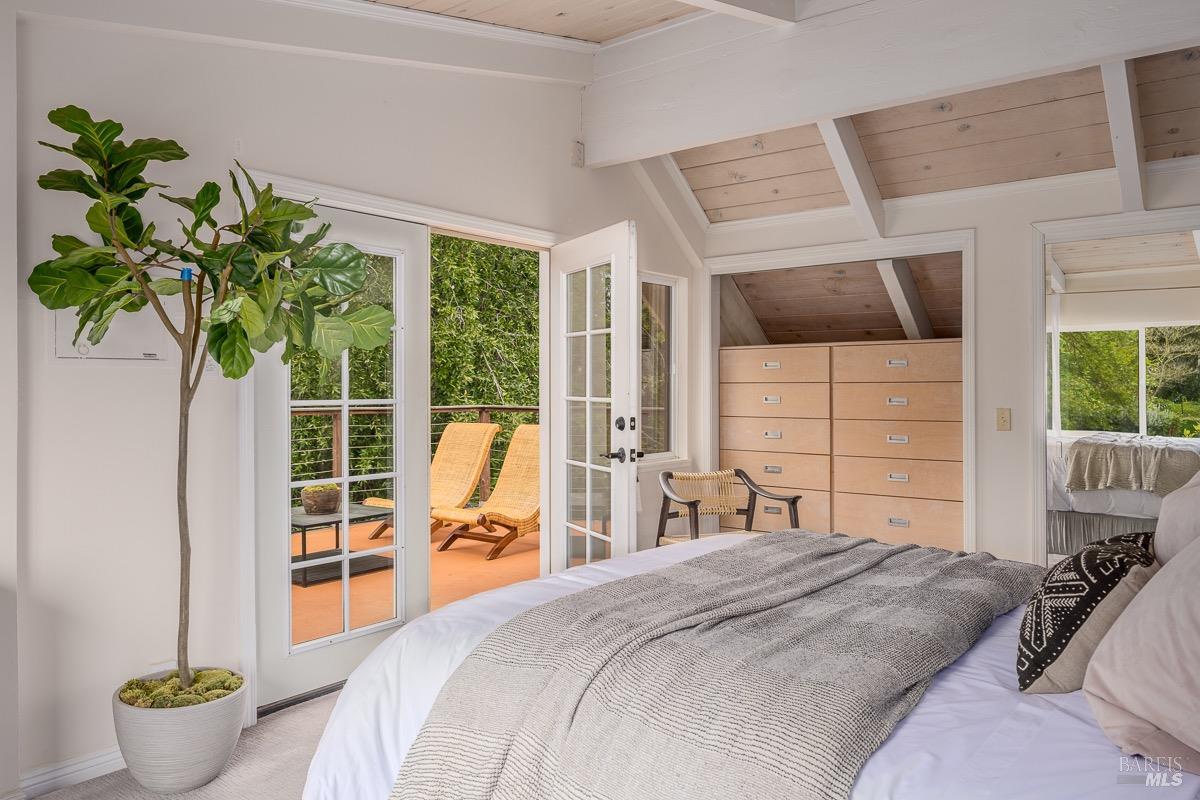 Detail Gallery Image 24 of 82 For 3061 Cuttings Wharf Rd, Napa,  CA 94559 - 4 Beds | 3 Baths