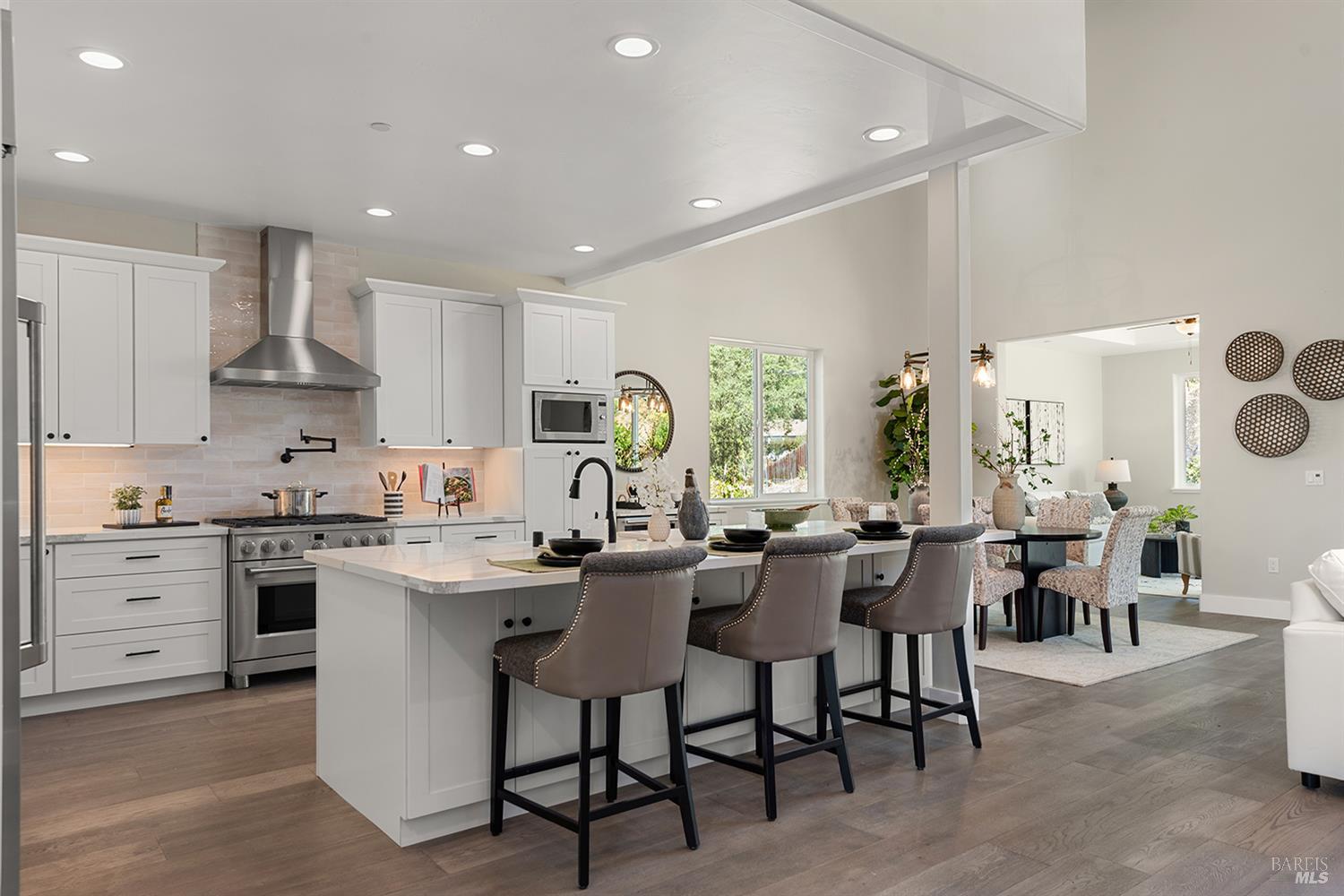Detail Gallery Image 6 of 55 For 647 Greenview Dr, Santa Rosa,  CA 95403 - 4 Beds | 3 Baths