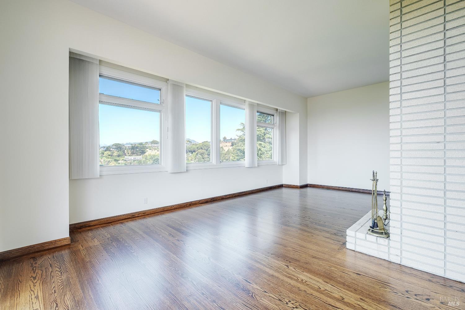 Detail Gallery Image 8 of 48 For 90 Geldert Dr, Tiburon,  CA 94920 - 3 Beds | 2/1 Baths