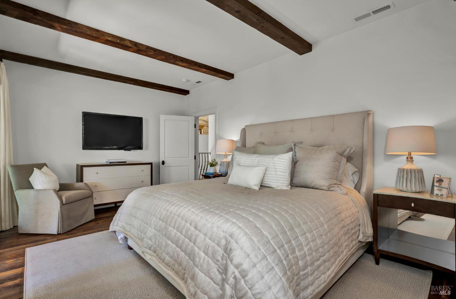 Detail Gallery Image 19 of 31 For 1700 Howell Mountain Rd, Saint Helena,  CA 94574 - 5 Beds | 4/1 Baths