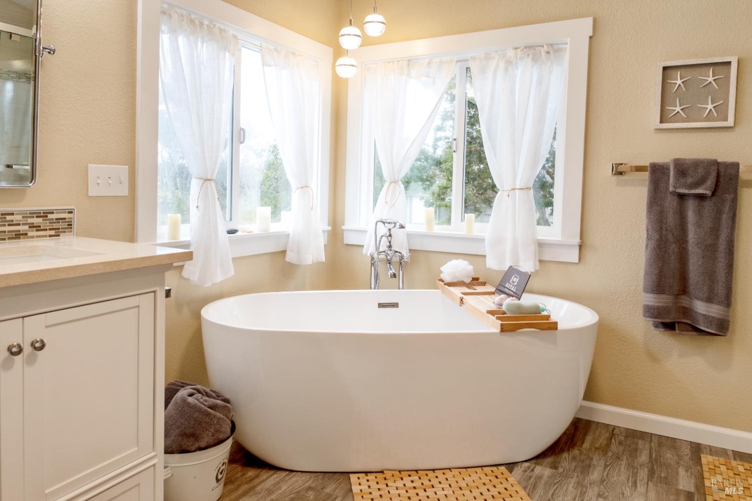 Detail Gallery Image 10 of 25 For 18600 Old Coast Hwy, Fort Bragg,  CA 95437 - 3 Beds | 2 Baths