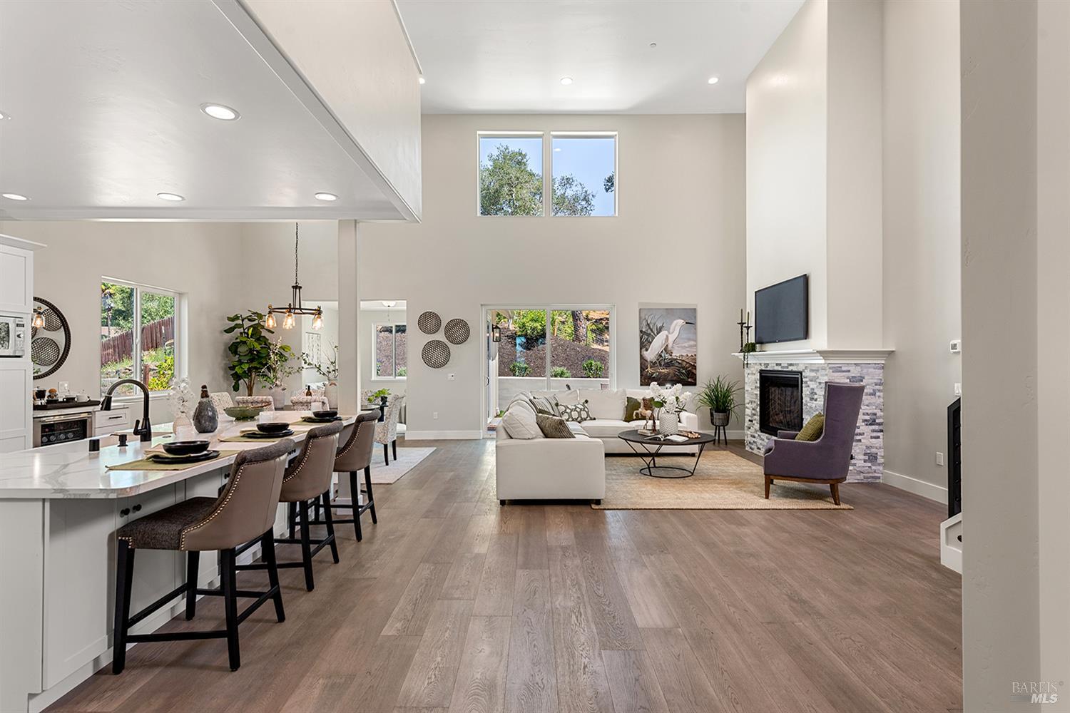 Detail Gallery Image 5 of 55 For 647 Greenview Dr, Santa Rosa,  CA 95403 - 4 Beds | 3 Baths