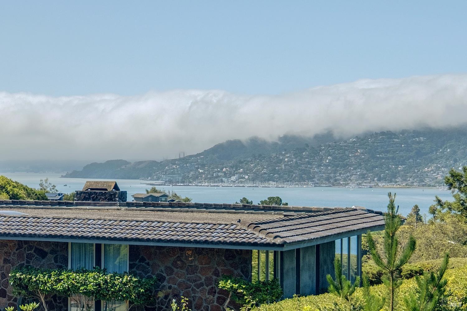 Detail Gallery Image 5 of 48 For 90 Geldert Dr, Tiburon,  CA 94920 - 3 Beds | 2/1 Baths