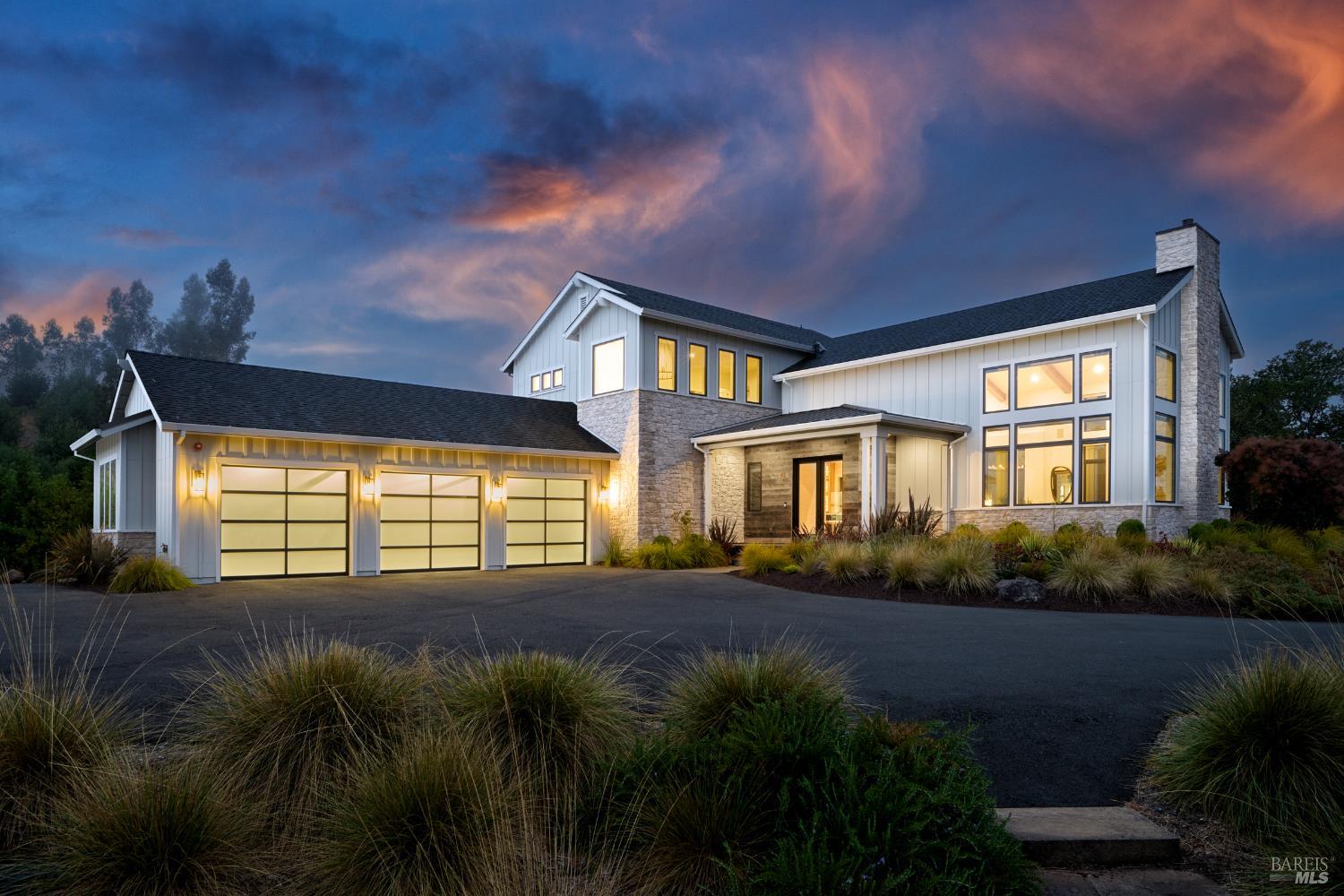 Detail Gallery Image 1 of 1 For 3533 Stallion Dr, Santa Rosa,  CA 95404 - 3 Beds | 3/1 Baths
