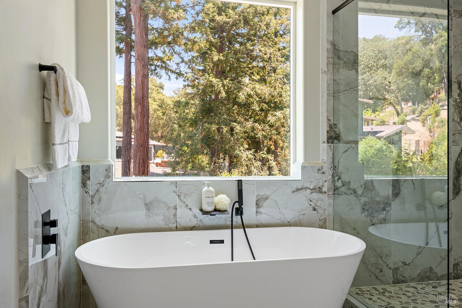 Detail Gallery Image 27 of 55 For 647 Greenview Dr, Santa Rosa,  CA 95403 - 4 Beds | 3 Baths
