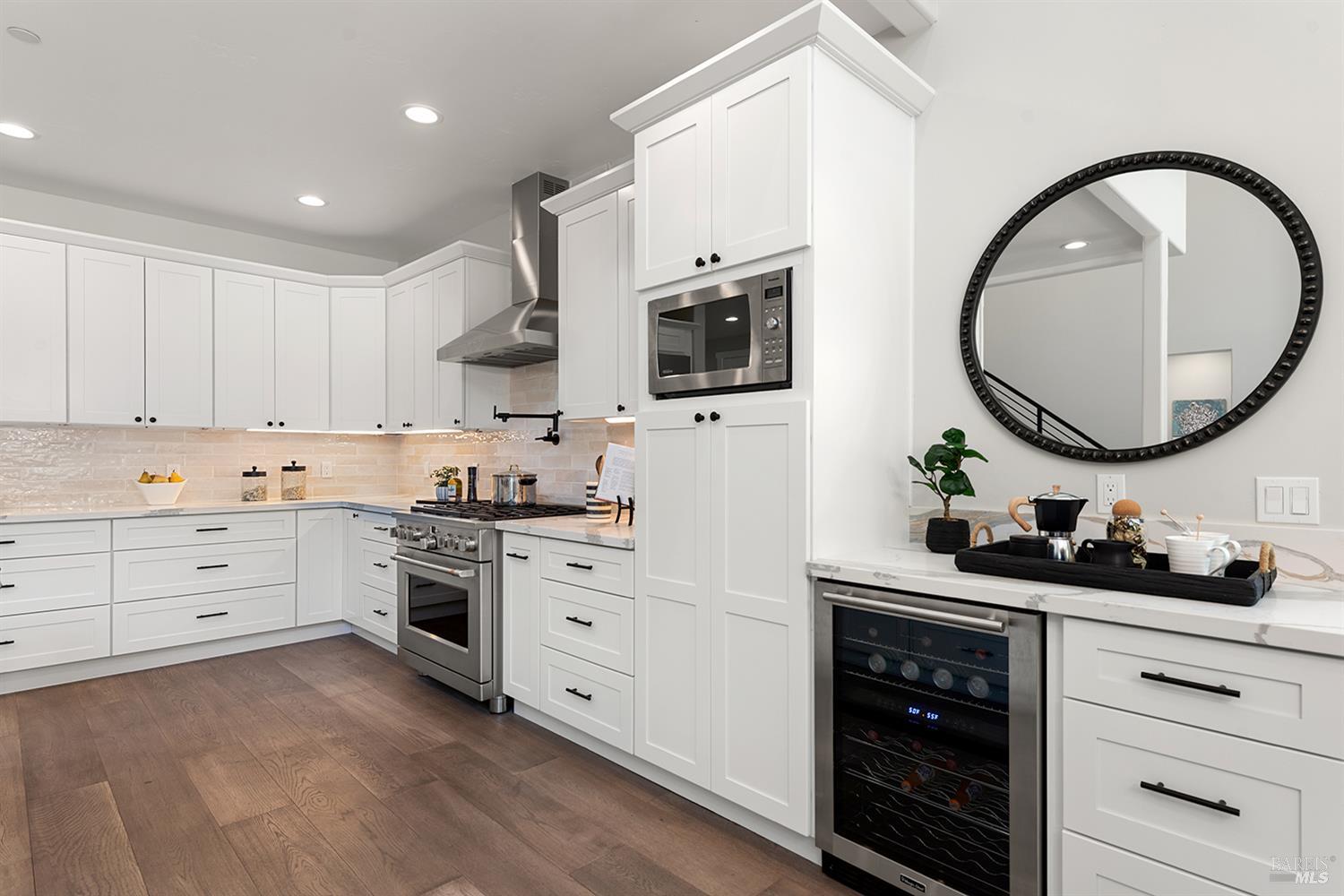Detail Gallery Image 12 of 55 For 647 Greenview Dr, Santa Rosa,  CA 95403 - 4 Beds | 3 Baths