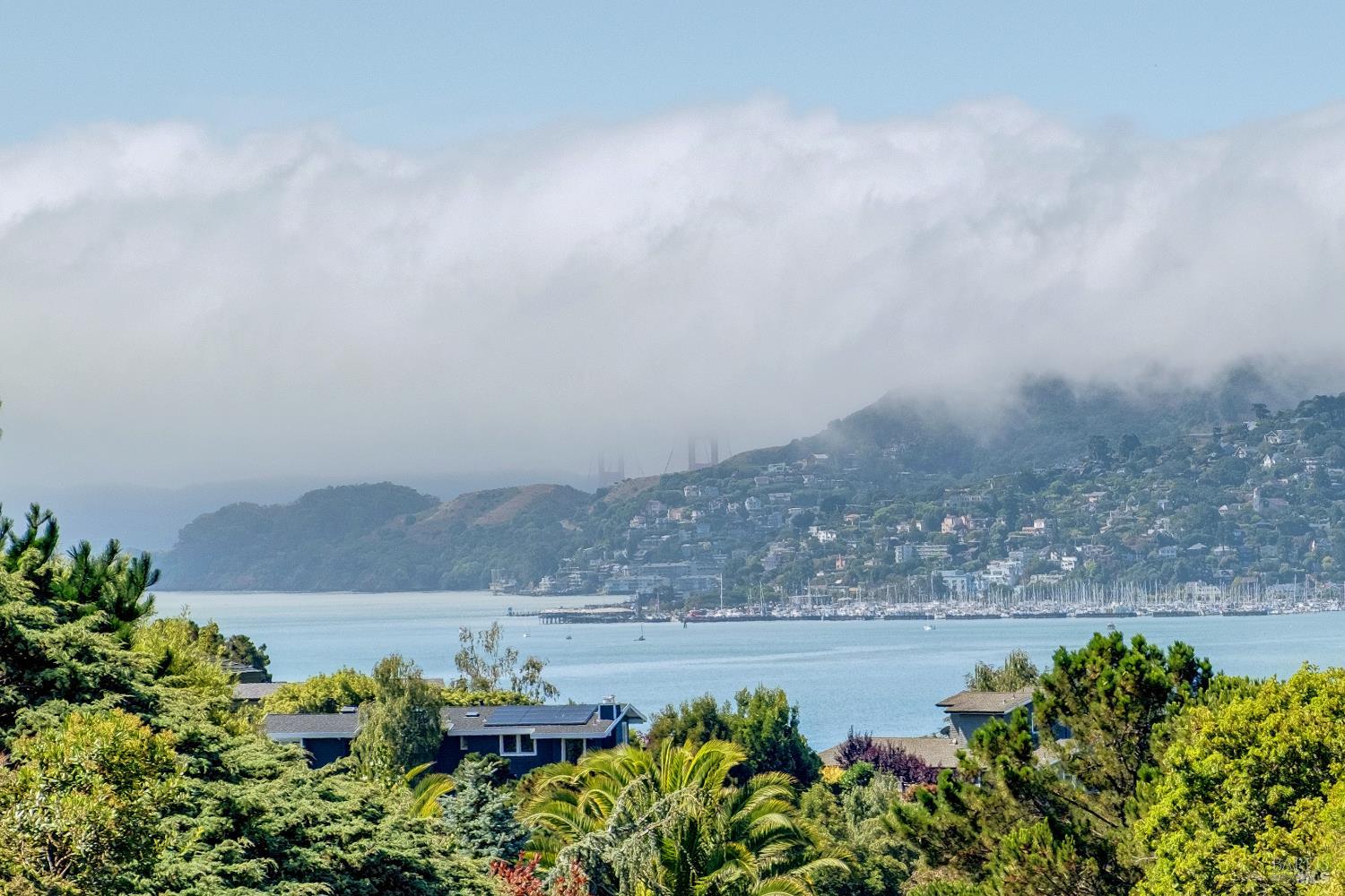 Detail Gallery Image 4 of 48 For 90 Geldert Dr, Tiburon,  CA 94920 - 3 Beds | 2/1 Baths