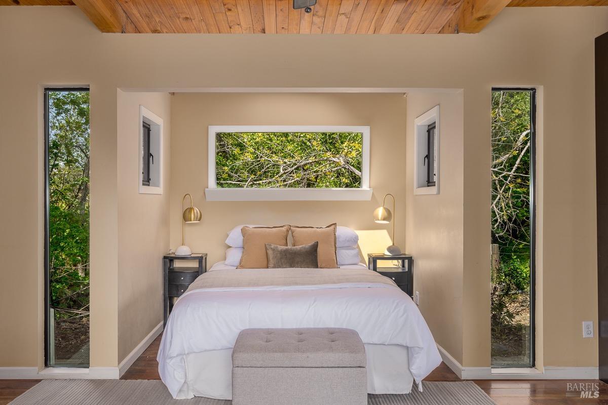 Detail Gallery Image 25 of 82 For 3061 Cuttings Wharf Rd, Napa,  CA 94559 - 4 Beds | 3 Baths
