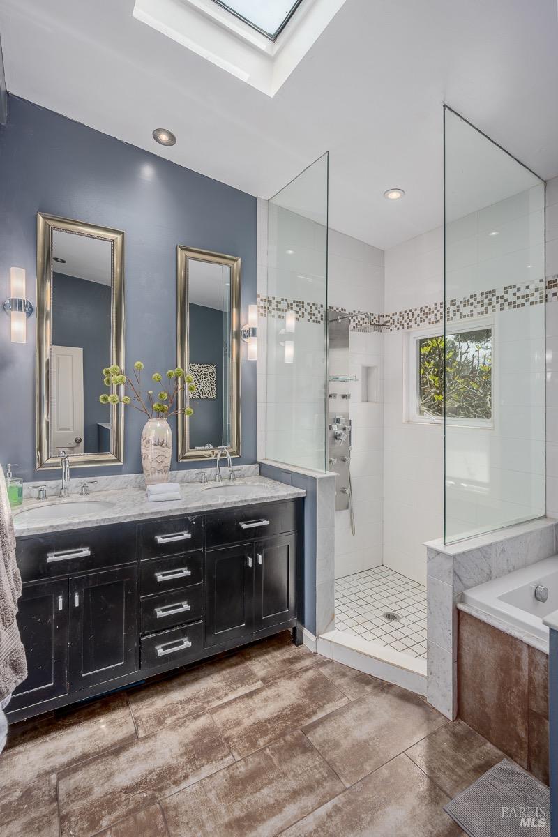 Detail Gallery Image 21 of 82 For 3061 Cuttings Wharf Rd, Napa,  CA 94559 - 4 Beds | 3 Baths