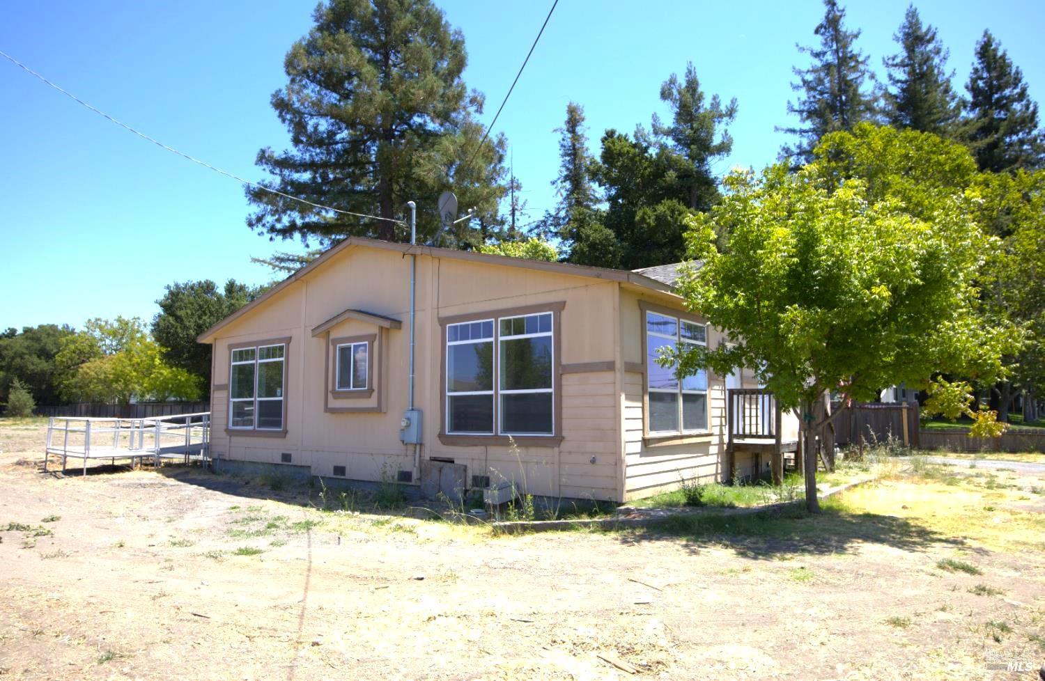 Detail Gallery Image 1 of 14 For 5320 Old Redwood Hwy, Santa Rosa,  CA 95403 - 3 Beds | 2 Baths