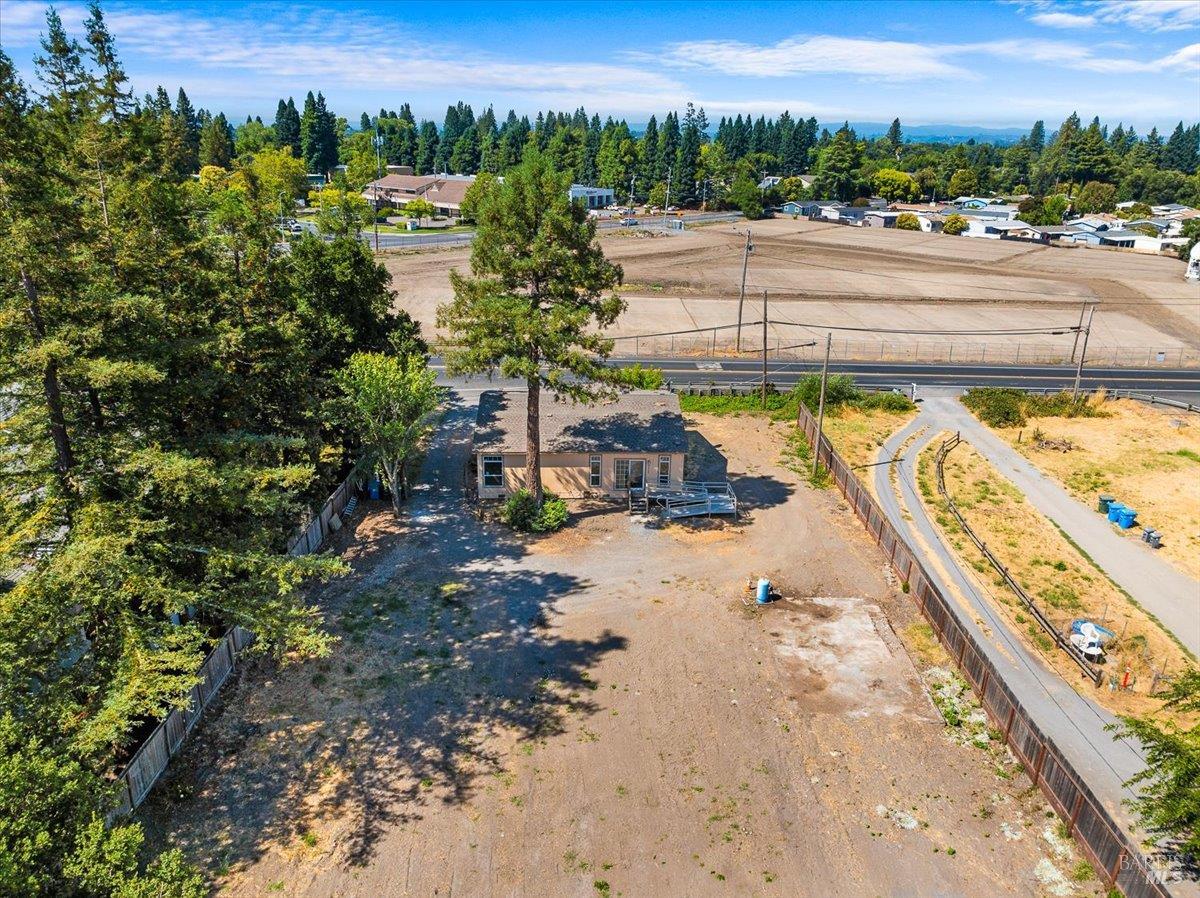 Detail Gallery Image 10 of 14 For 5320 Old Redwood Hwy, Santa Rosa,  CA 95403 - 3 Beds | 2 Baths