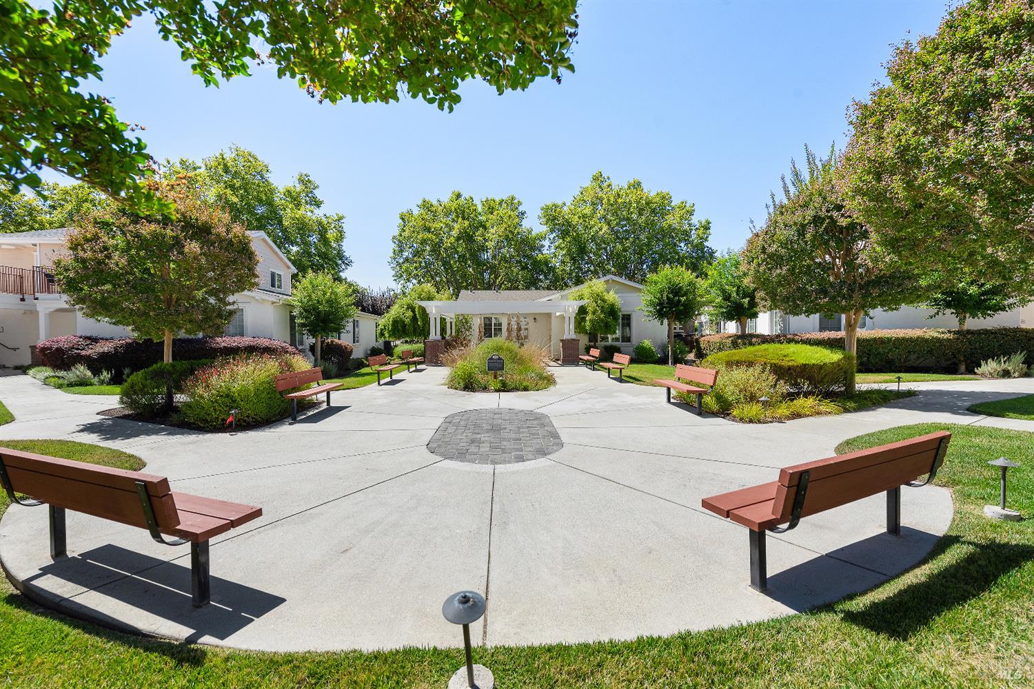 Detail Gallery Image 26 of 27 For 8 Oak Grove Dr #201,  Novato,  CA 94949 - 2 Beds | 1 Baths