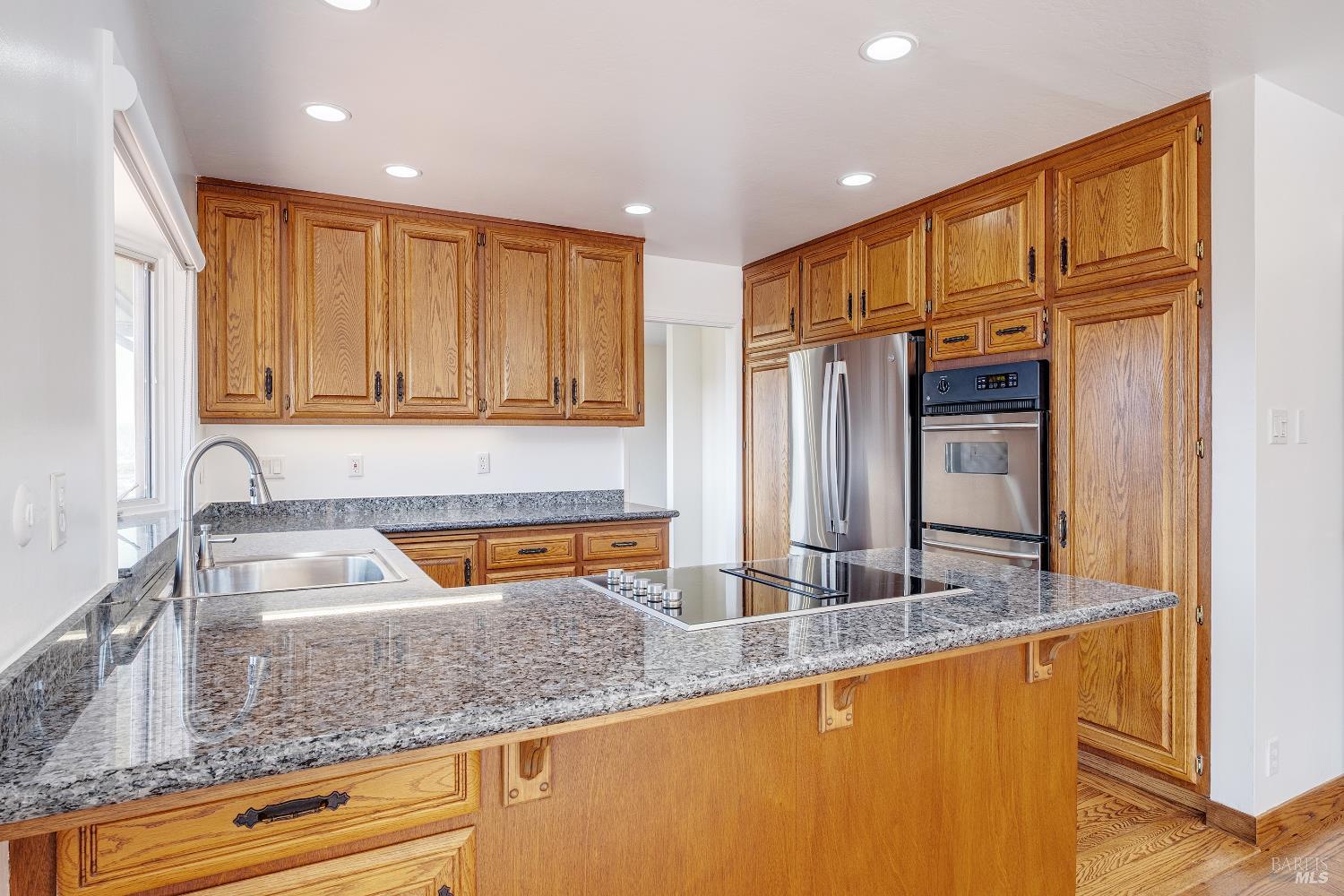 Detail Gallery Image 13 of 48 For 90 Geldert Dr, Tiburon,  CA 94920 - 3 Beds | 2/1 Baths