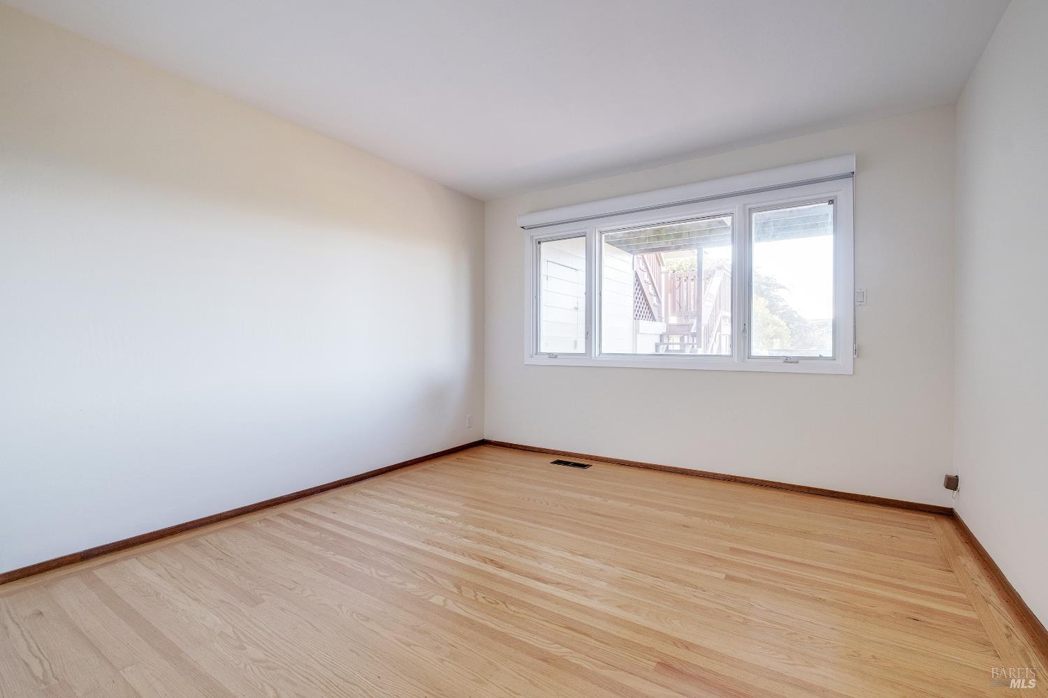 Detail Gallery Image 34 of 48 For 90 Geldert Dr, Tiburon,  CA 94920 - 3 Beds | 2/1 Baths
