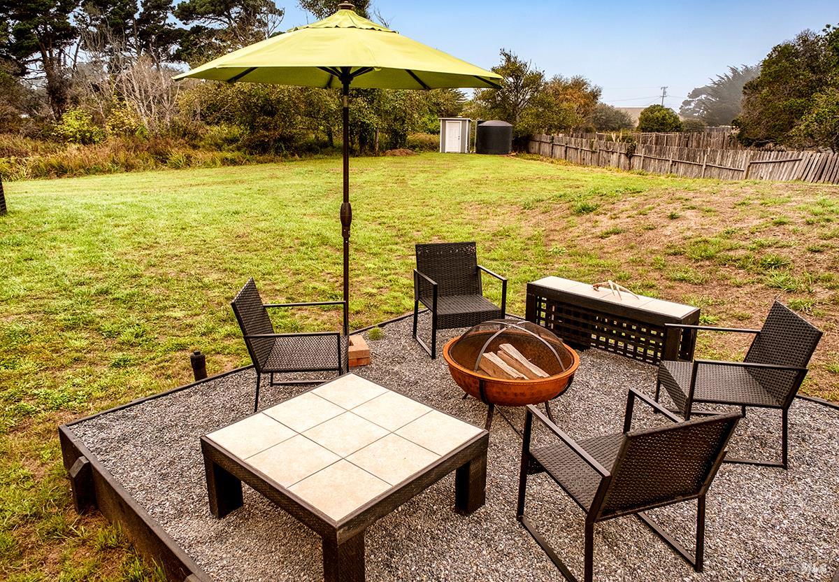 Detail Gallery Image 11 of 25 For 18600 Old Coast Hwy, Fort Bragg,  CA 95437 - 3 Beds | 2 Baths