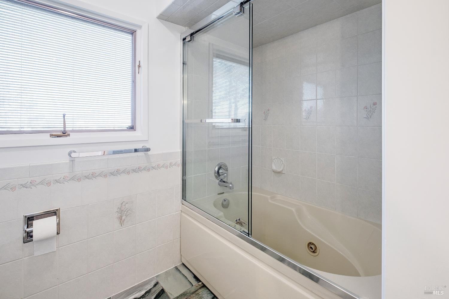 Detail Gallery Image 26 of 48 For 90 Geldert Dr, Tiburon,  CA 94920 - 3 Beds | 2/1 Baths